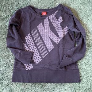 Black Nike sweatshirt in size L kids.